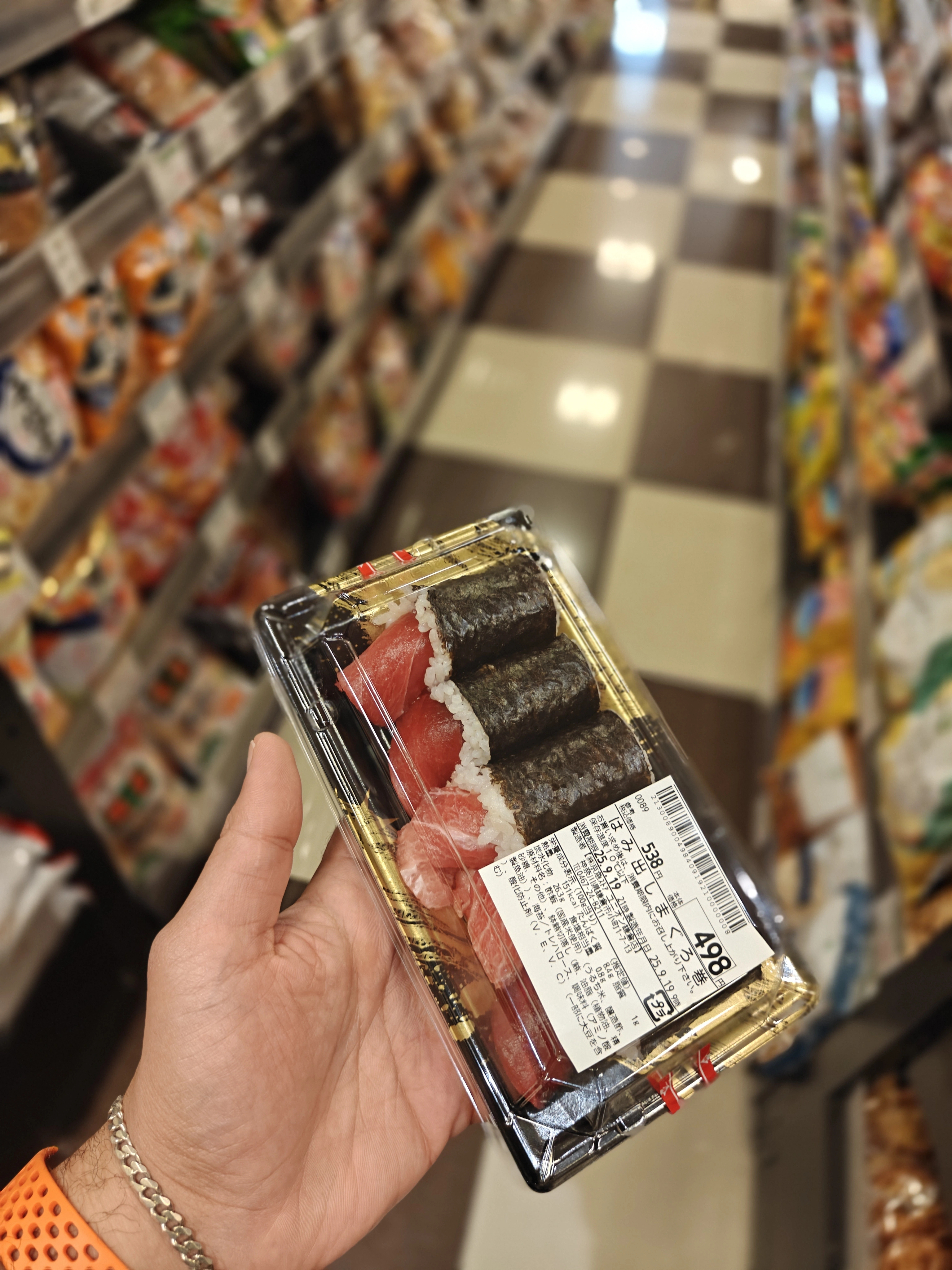 Supermarket sushi breakfast for 498 yen