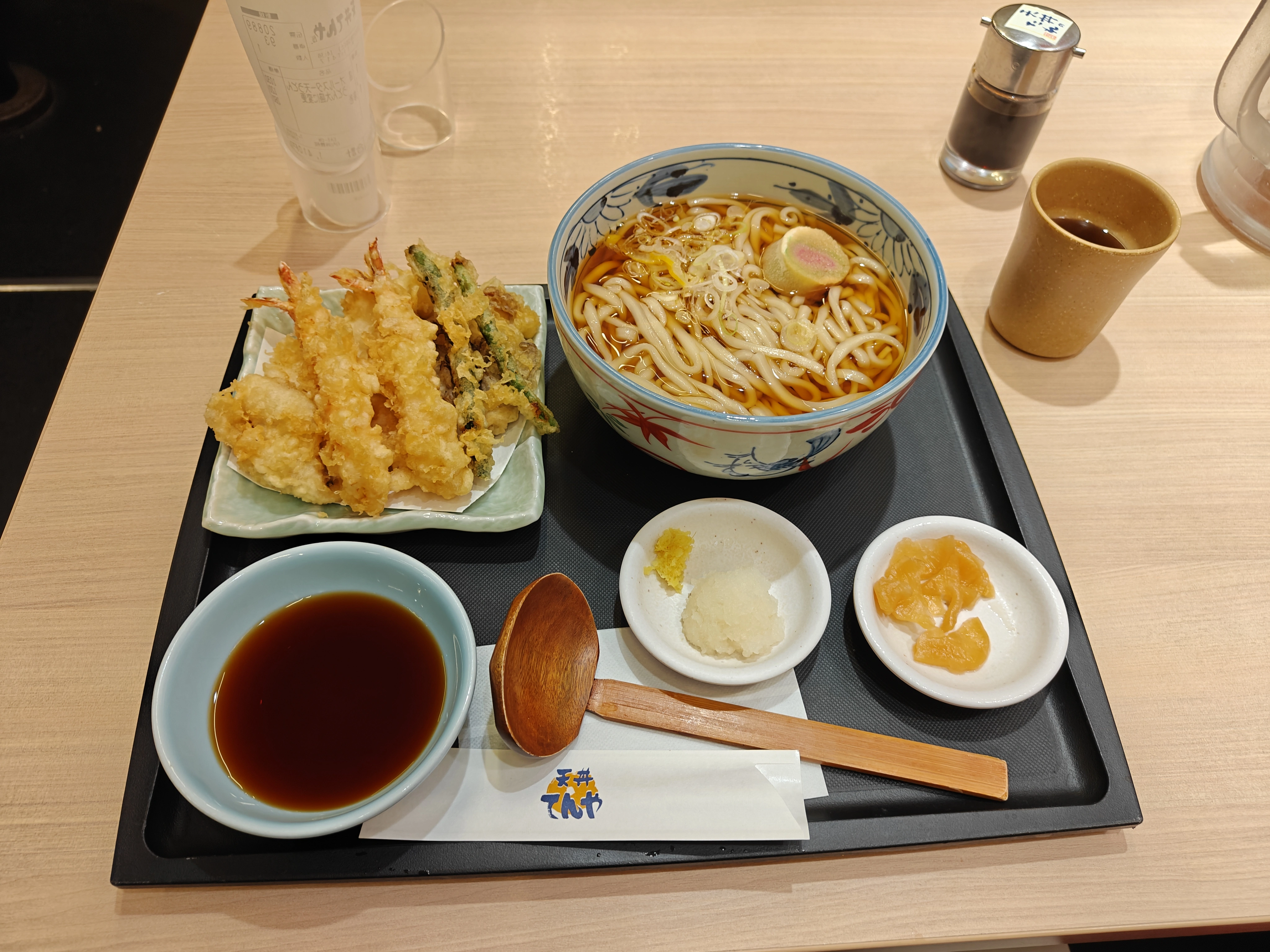 Sea view from Kamakurakōkōmae Station crossing